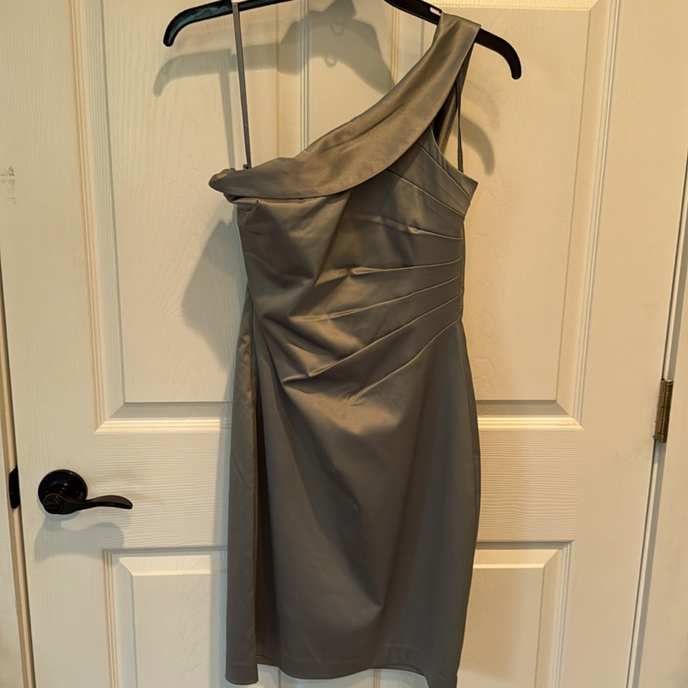 Beautiful Silver Cocktail Dress Size 4 NWT